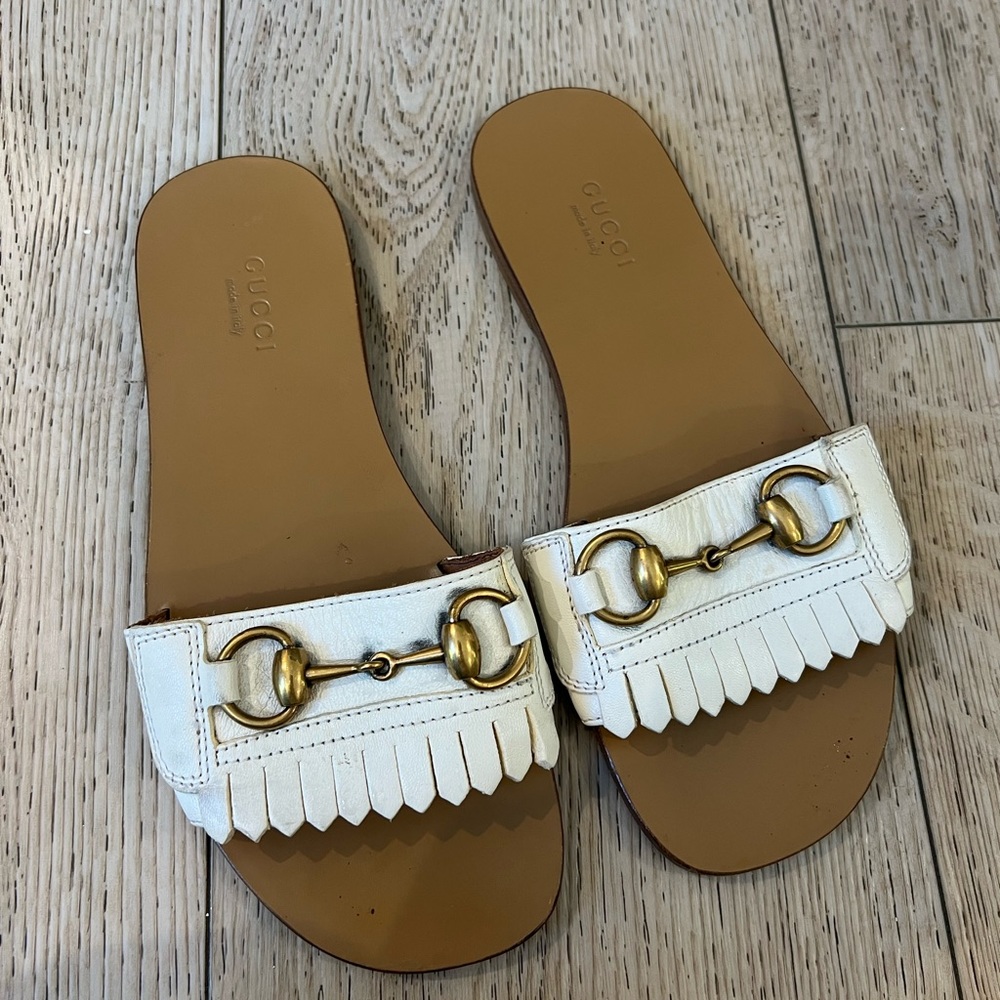 Gucci White Leather Fringe Horsebit Slide in size 35.5